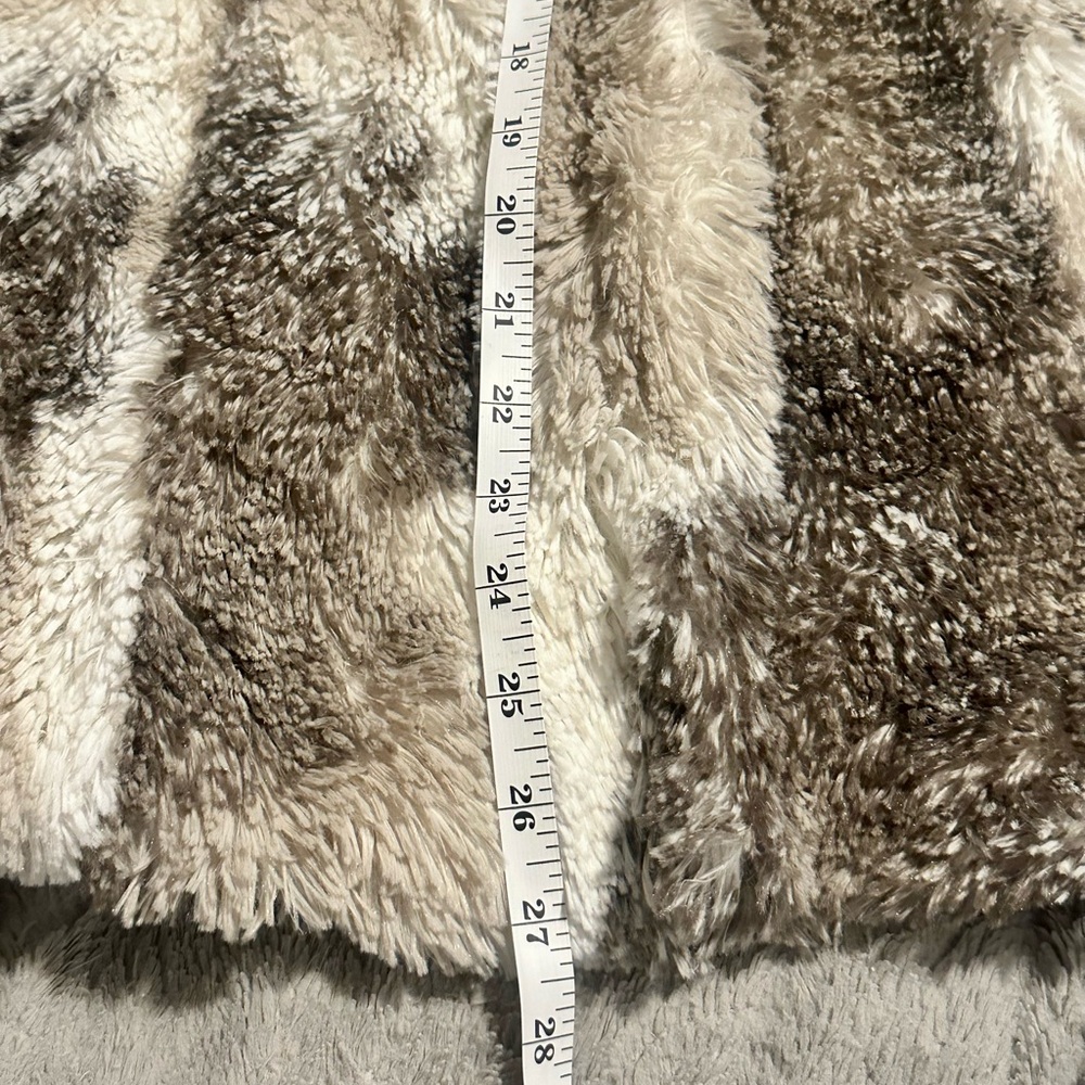 🍒Brown and Cream Faux Fur Vest - Picture 7 of 7